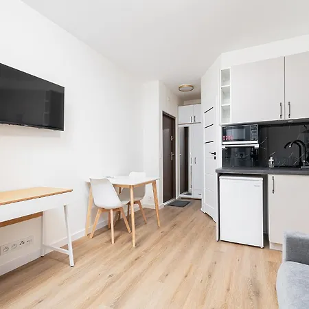 Rentplanet - Jagiellonska Lägenhet Warszawa